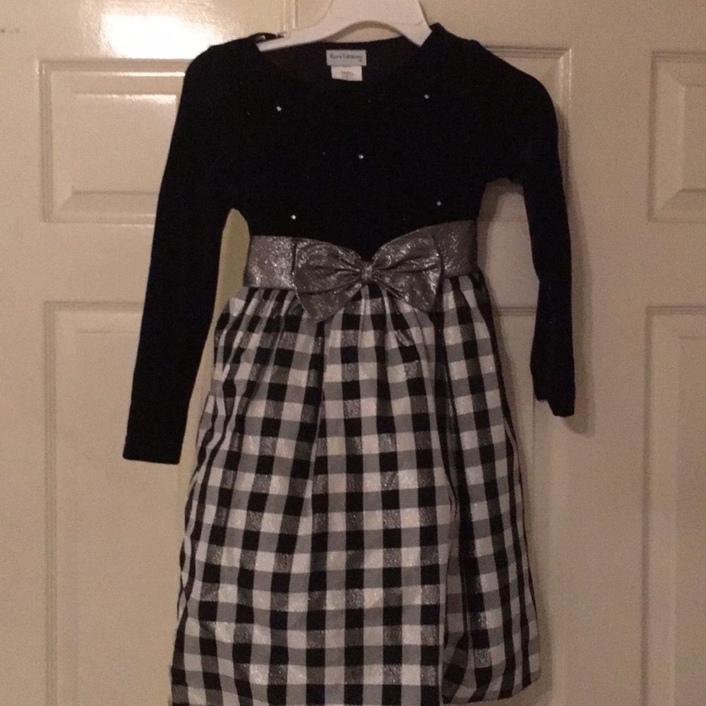 Great sparkling dress!